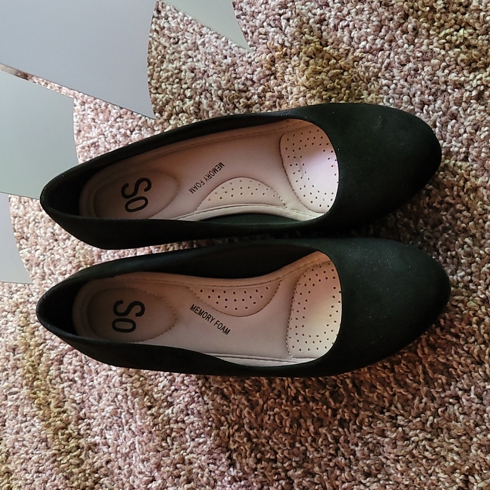 Black wedges
